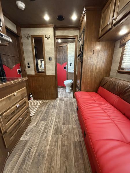 Used 2018 Elite 3 Horse Gooseneck 11' Living Quarters Horse Trailer