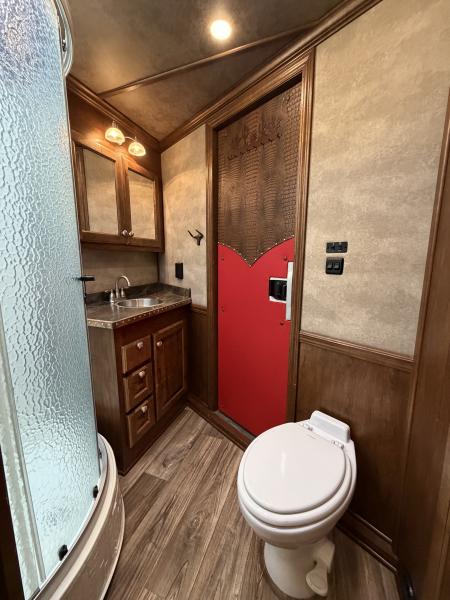 Used 2018 Elite 3 Horse Gooseneck 11' Living Quarters Horse Trailer
