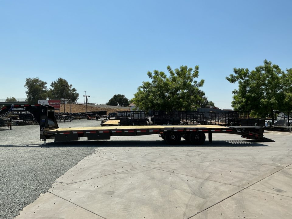 New 2026 Diamond C Trailers FMAX212L35X102 MR 8.5FT X 35FT 25.9K GVW Gooseneck Equipment Trailer