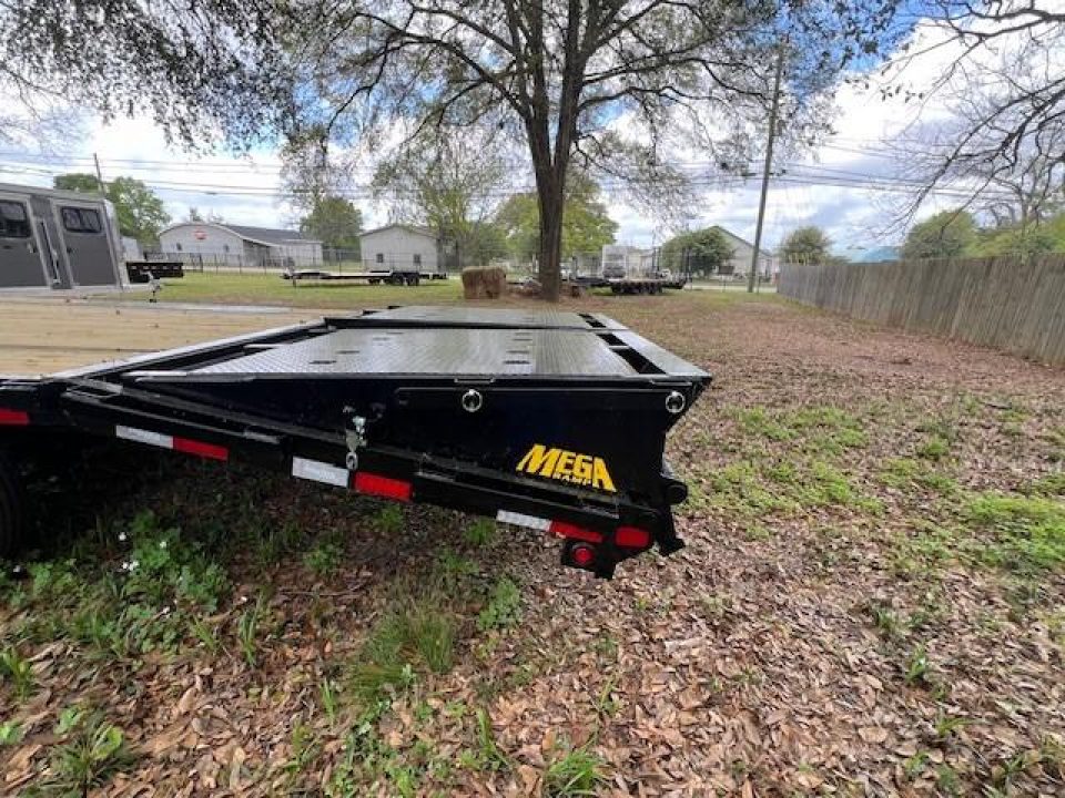 New 2025 Big Tex Trailers 14GN-20+5MR Flatbed Trailer