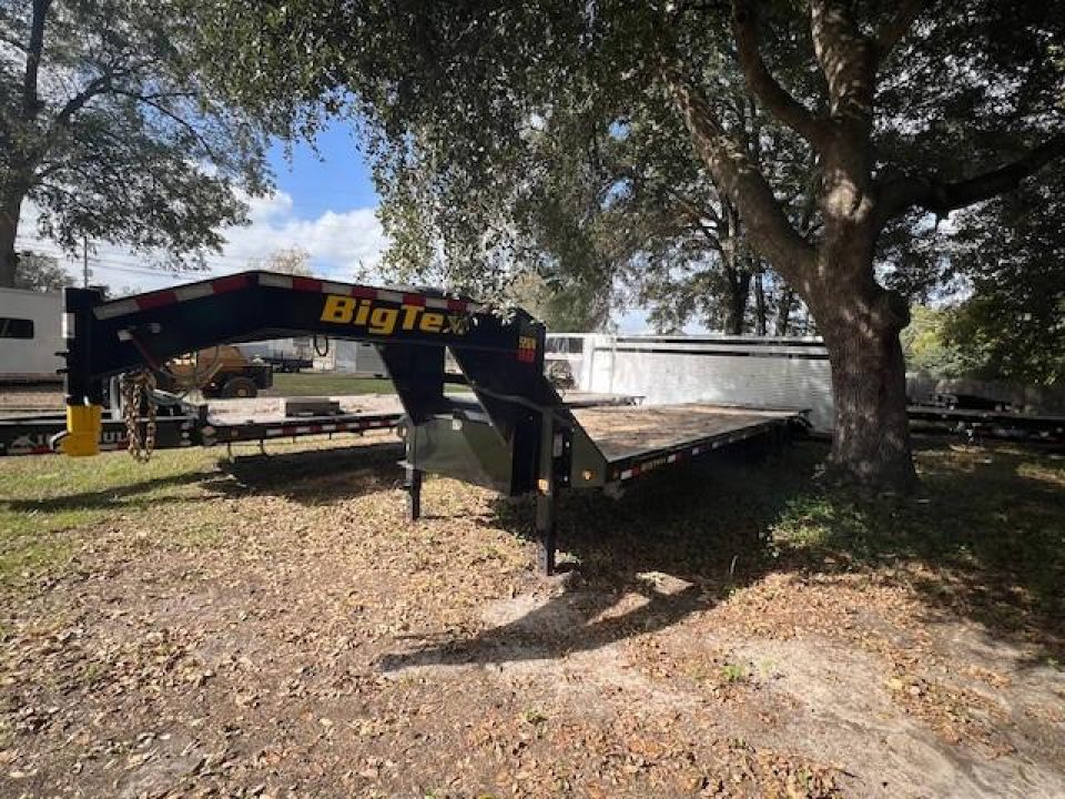 New 2025 Big Tex Trailers 22GN-25D5A Deckover Trailer