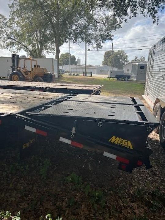 New 2025 Big Tex Trailers 22GN-25D5A Deckover Trailer