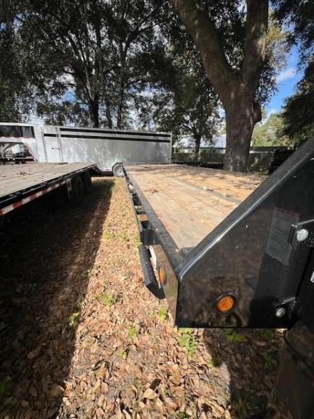 New 2025 Big Tex Trailers 22GN-25D5A Deckover Trailer
