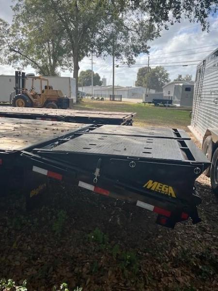 New 2025 Big Tex Trailers 22GN-25D5A Deckover Trailer