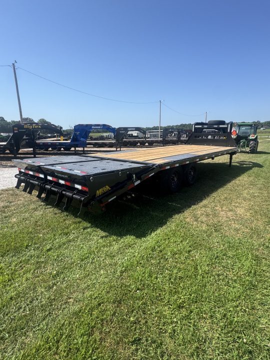 New 2027 Big Tex Trailers 14GN TANDEM GN W/ 5' DOVE/ MAX RAMPS/ 102X25 Flatbed Trailer
