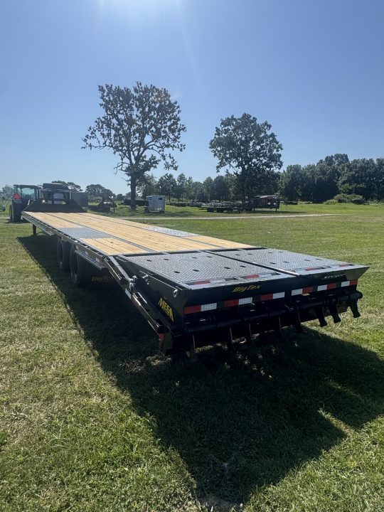 New 2027 Big Tex Trailers 102x40 Tandem 25.9K GN Flatbed w/ Mega Ramps, Load Lights, & 2-Speed Jacks Flatbed Trailer