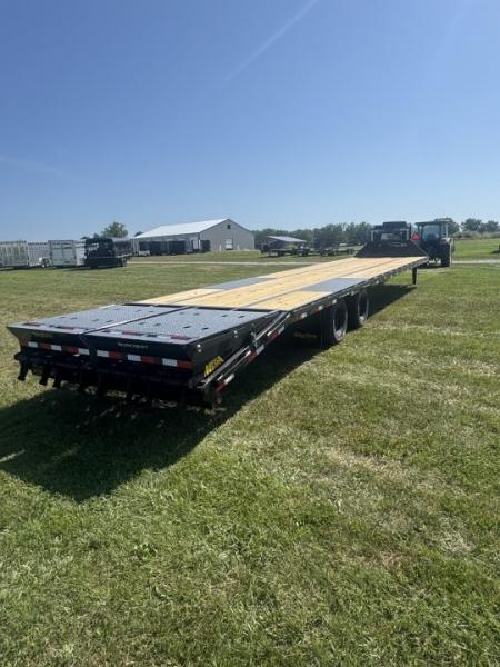 New 2027 Big Tex Trailers 102x40 Tandem 25.9K GN Flatbed w/ Mega Ramps, Load Lights, & 2-Speed Jacks Flatbed Trailer