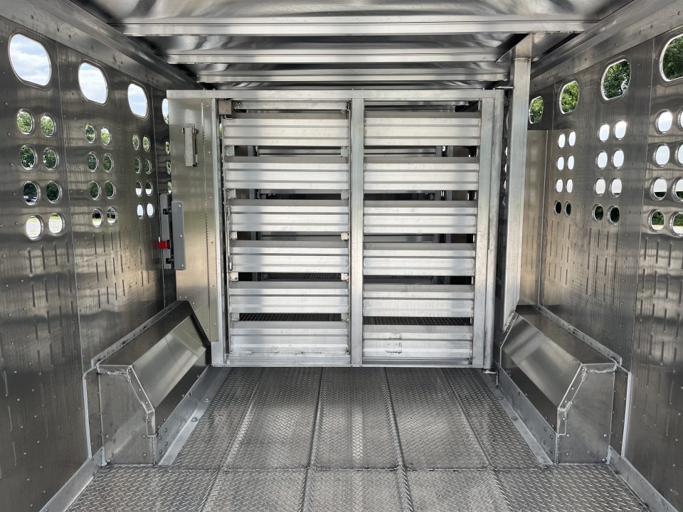 New 2027 EBY Trailers TANDEM GN RUFF NECK LIVESTOCK W/ PUNCH SIDES/ ROLLING GATE/ REAR SLIDER/ 8X26