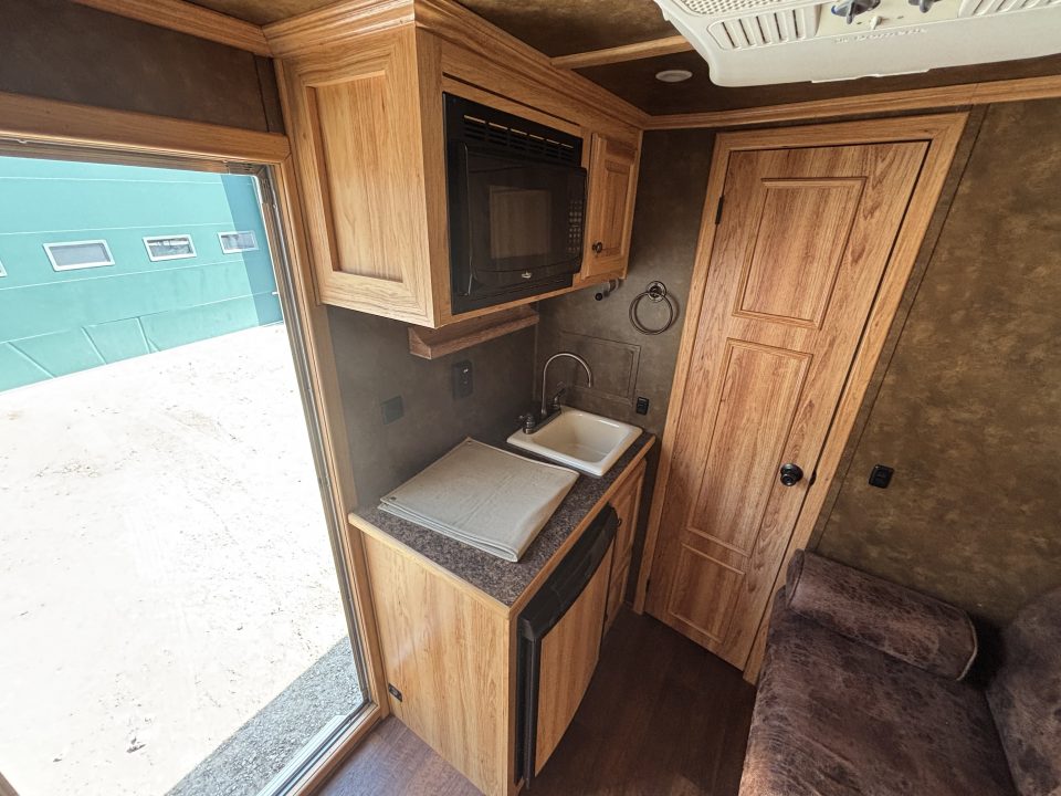 Used 2017 Sundowner 3 Horse LQ Trailer
