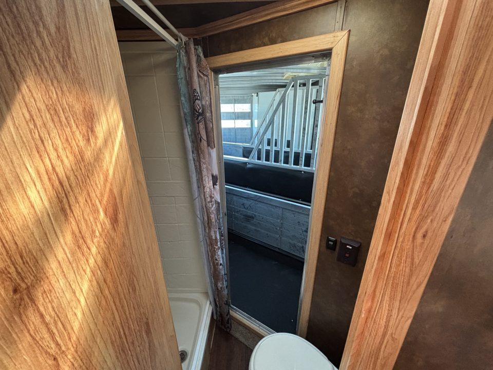 Used 2017 Sundowner 3 Horse LQ Trailer