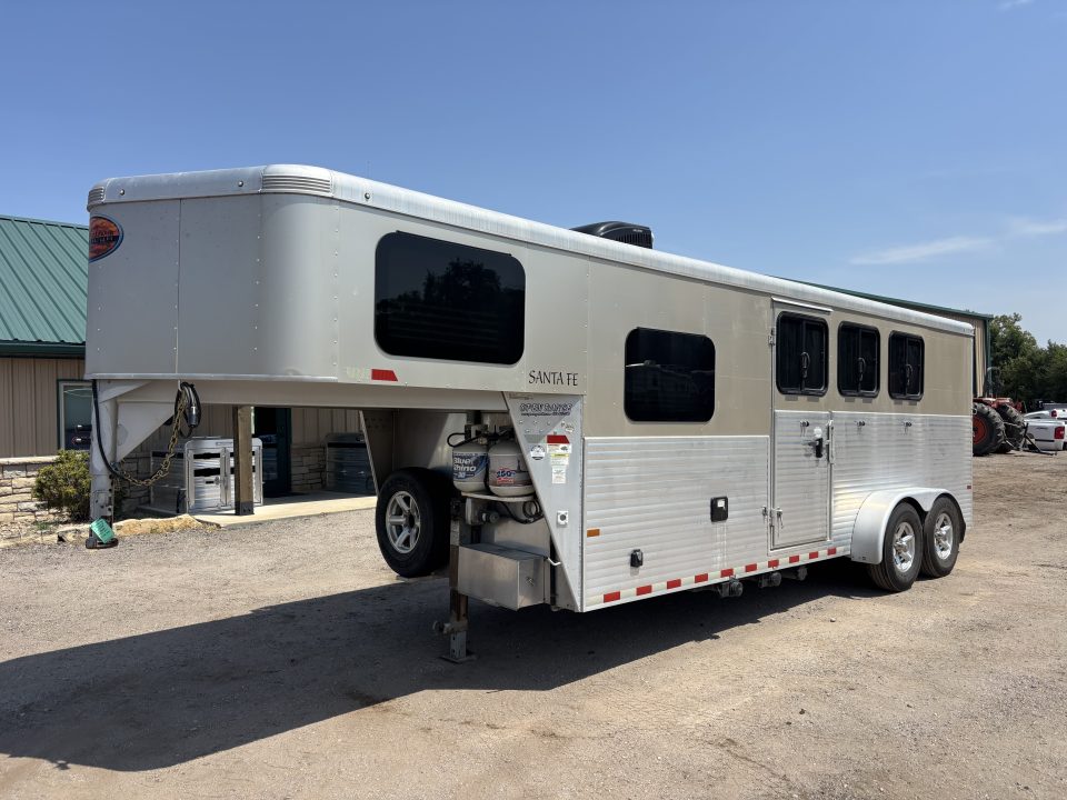 Used 2017 Sundowner 3 Horse LQ Trailer