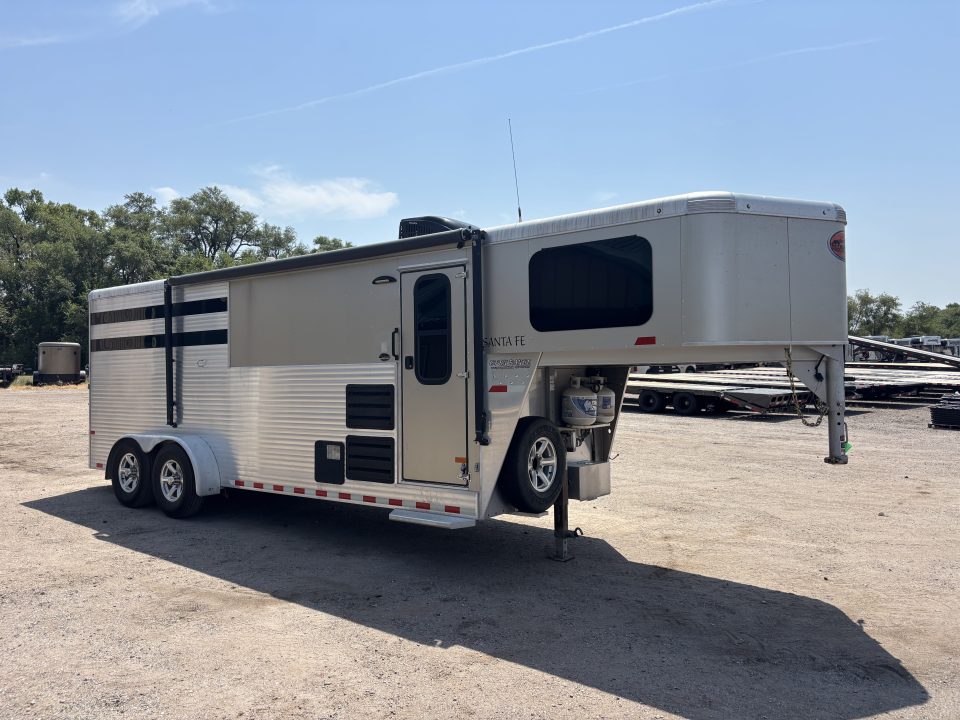 Used 2017 Sundowner 3 Horse LQ Trailer