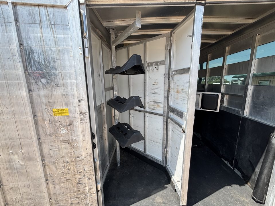 Used 2017 Sundowner 3 Horse LQ Trailer