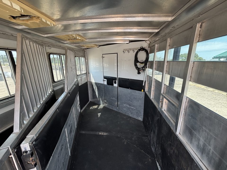 Used 2017 Sundowner 3 Horse LQ Trailer