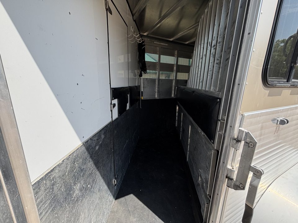 Used 2017 Sundowner 3 Horse LQ Trailer
