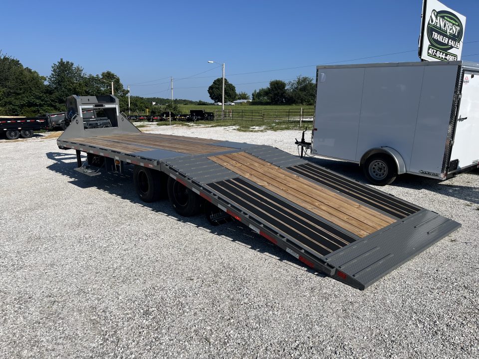 New 2027 Diamond C Trailers FMAX210 25K TANDEM DUAL GN HYDROTAIL W/ BLACKWOOD RUNNERS/ HYDRO JACKS/ 102X30