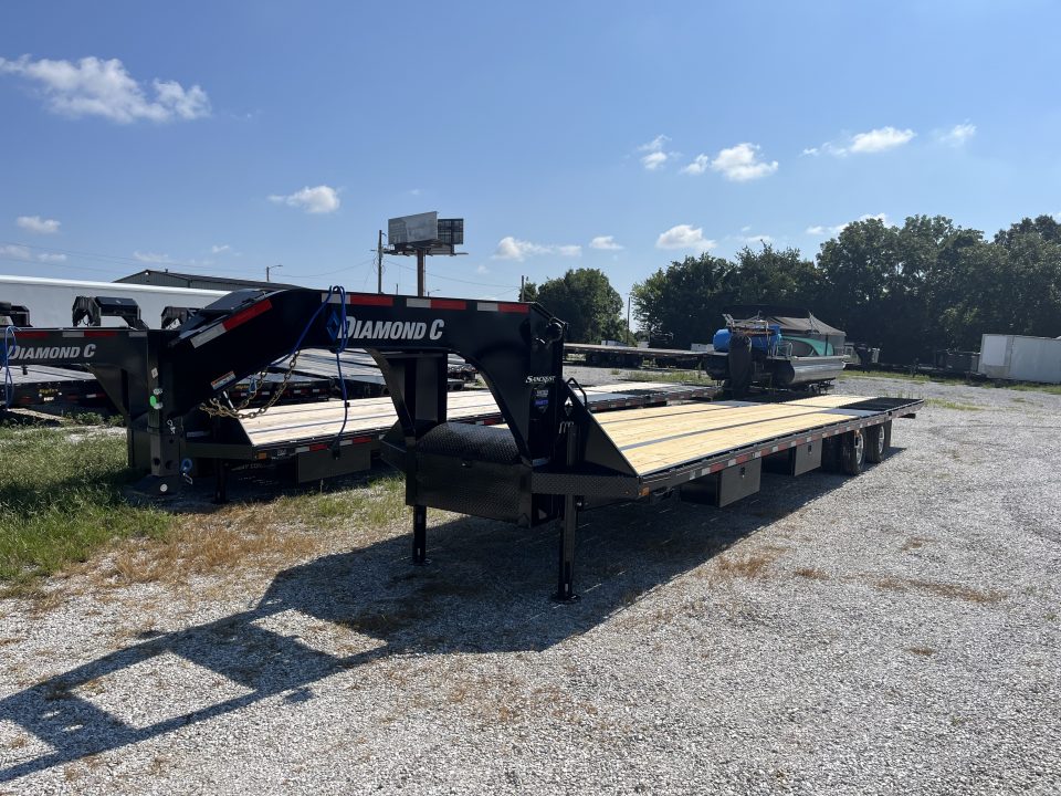 New 2027 Diamond C Trailers FMAX212 25.9K TANDEM DUAL GN PACESETTER HYDROTAIL W/ STEEL RUNNERS/ HYDRO JACKS/ RATCHET RAIL/ ALUM WHEELS/ 102X40