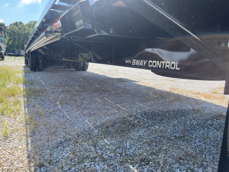 New 2027 Diamond C Trailers FMAX212 25.9K TANDEM DUAL GN PACESETTER HYDROTAIL W/ STEEL RUNNERS/ HYDRO JACKS/ RATCHET RAIL/ ALUM WHEELS/ 102X40