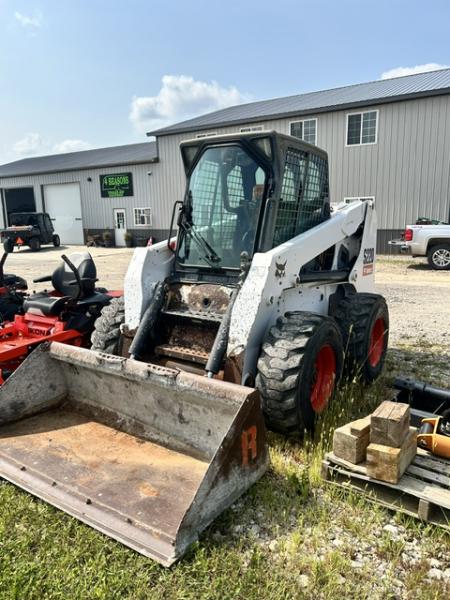 Used 2007 Bobcat S220 Skid Steer / Cab / Heat/ Smooth Bucket Equipment