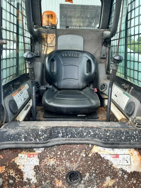 Used 2007 Bobcat S220 Skid Steer / Cab / Heat/ Smooth Bucket Equipment