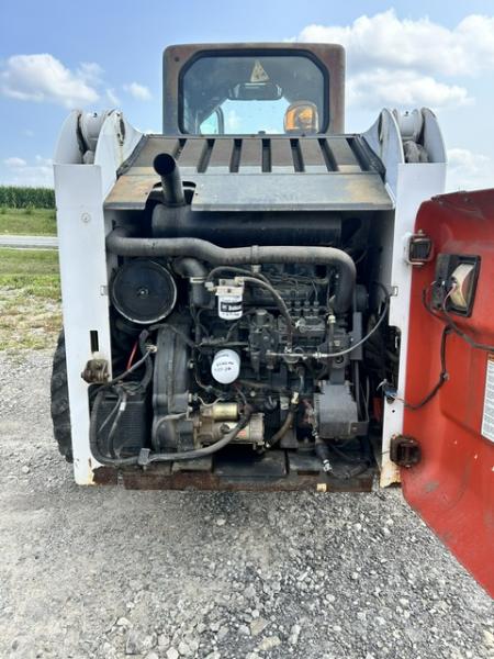 Used 2007 Bobcat S220 Skid Steer / Cab / Heat/ Smooth Bucket Equipment