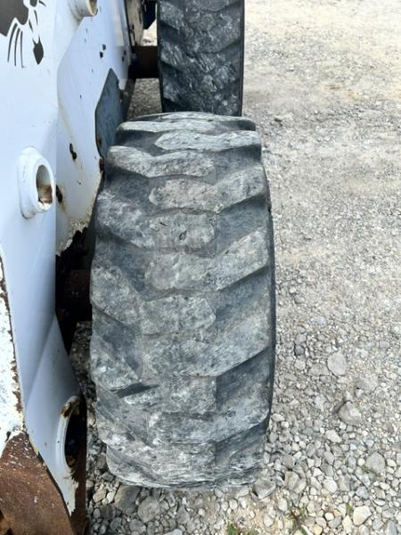 Used 2007 Bobcat S220 Skid Steer / Cab / Heat/ Smooth Bucket Equipment