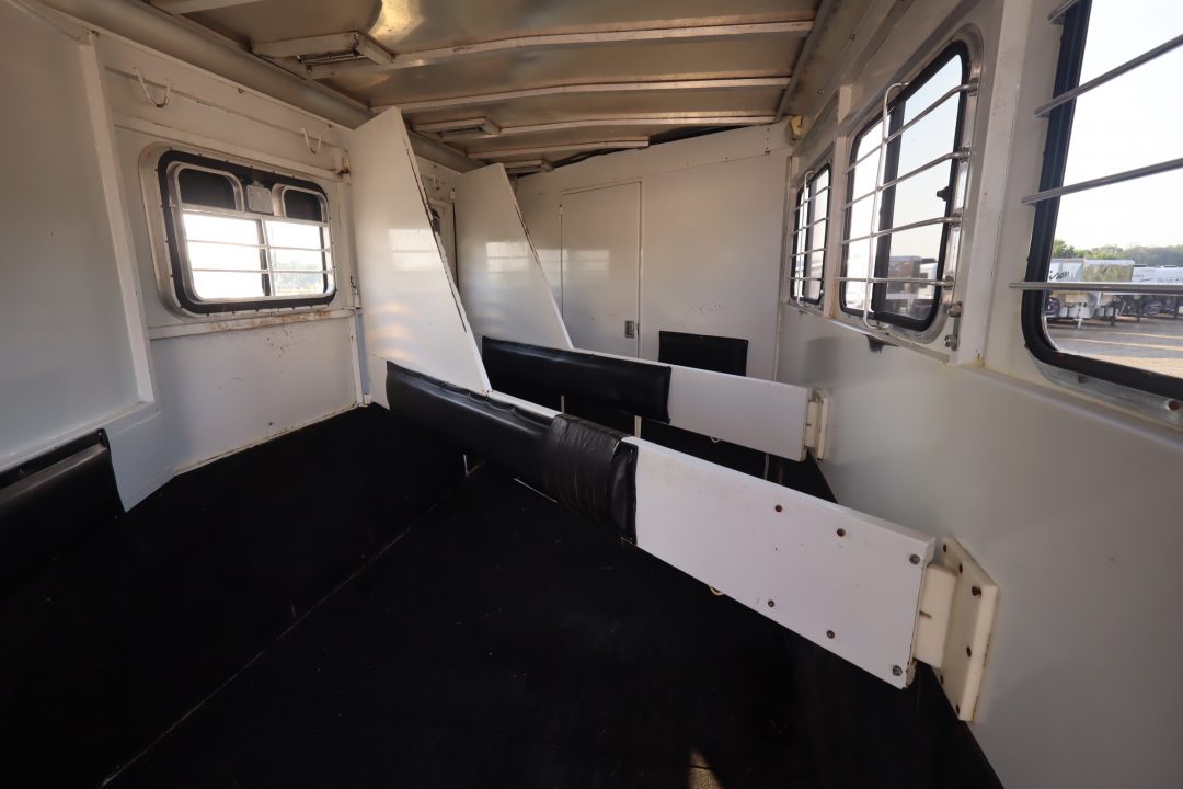 Used 2000 Legend Trailers 4 Horse GN Trailer