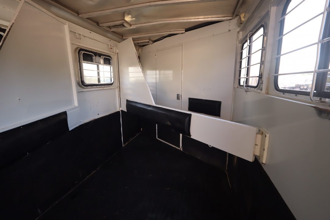 Used 2000 Legend Trailers 4 Horse GN Trailer