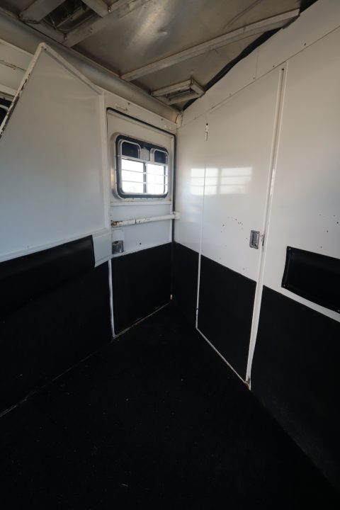 Used 2000 Legend Trailers 4 Horse GN Trailer