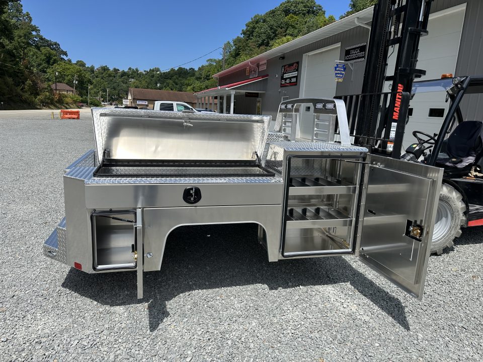 New Martin Truck Bodies Aluminum Gooseneck Service Body DRW 8' Diamond Tread *Clear Lens * Back Window Cut Out Gooseneck Bodies