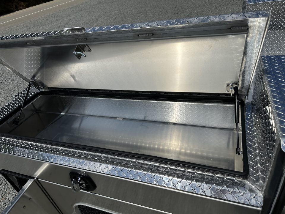 New Martin Truck Bodies Aluminum Gooseneck Service Body DRW 8' Diamond Tread *Clear Lens * Back Window Cut Out Gooseneck Bodies