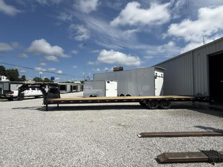 New HillCrest Gooseneck 35+5 17.6 W/ Max Ramps