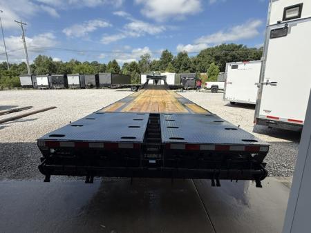 New HillCrest Gooseneck 35+5 17.6 W/ Max Ramps