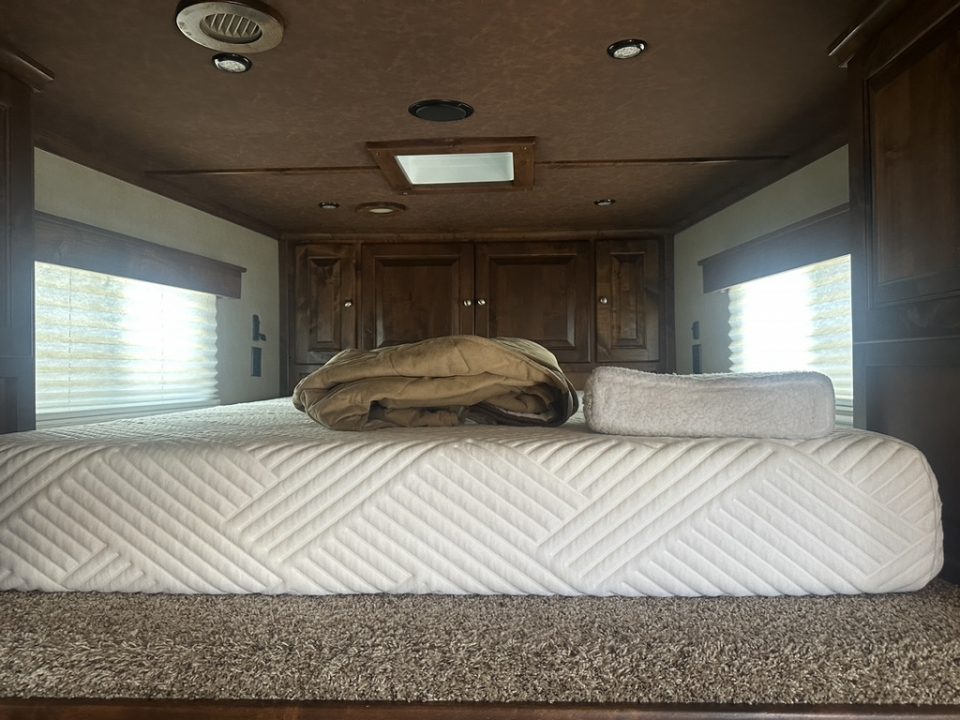 Used 2019 Logan Coach Living Quarters