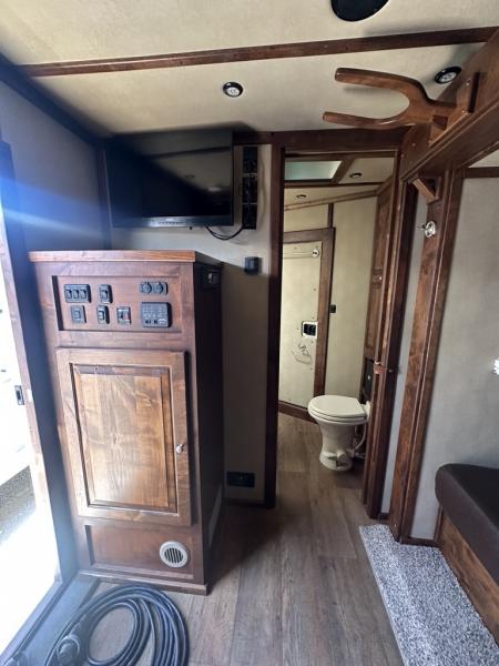 Used 2019 Logan Coach Living Quarters