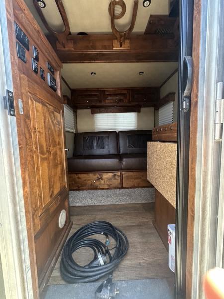 Used 2019 Logan Coach Living Quarters