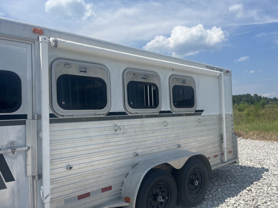 Used 2003 Cherokee 4 HORSE SLANT GOOSENECK TRAILER WITH DRESSING ROOM