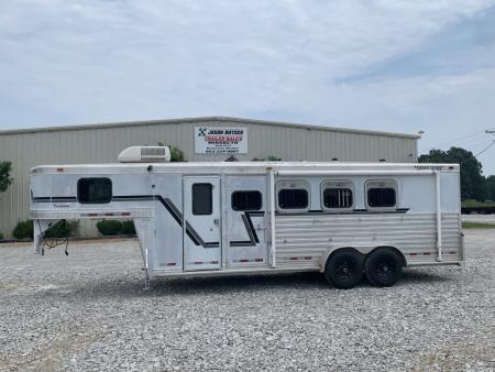 Used 2003 Cherokee 4 HORSE SLANT GOOSENECK TRAILER WITH DRESSING ROOM