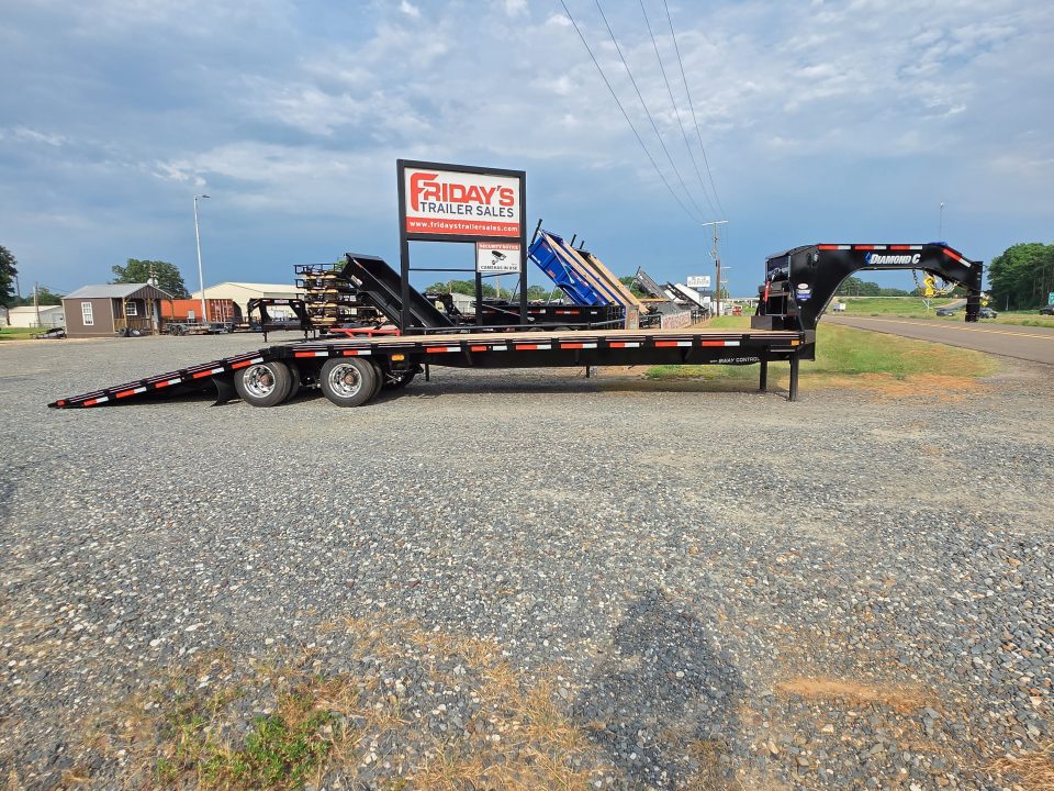 New 2026 Diamond C Trailers FMAX216 35' x 102" 40K Hydraulic Dovetail Pacesetter Edition