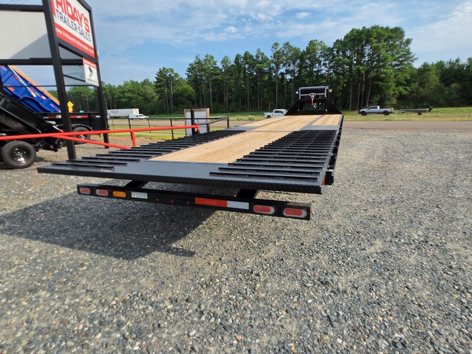 New 2026 Diamond C Trailers FMAX216 35' x 102" 40K Hydraulic Dovetail Pacesetter Edition