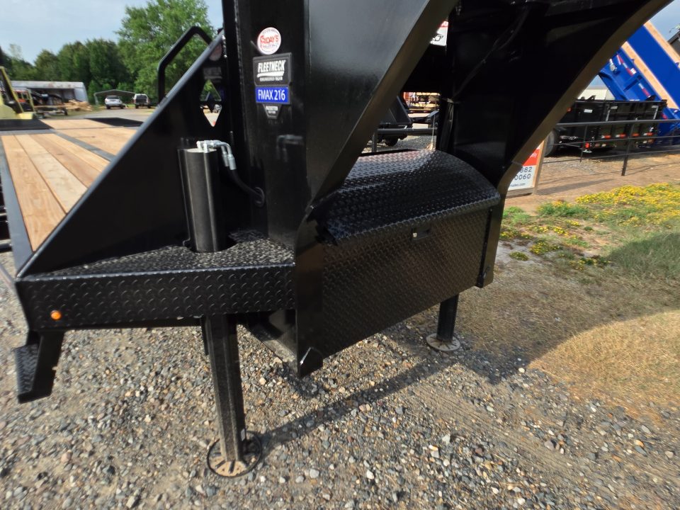 New 2026 Diamond C Trailers FMAX216 35' x 102" 40K Hydraulic Dovetail Pacesetter Edition