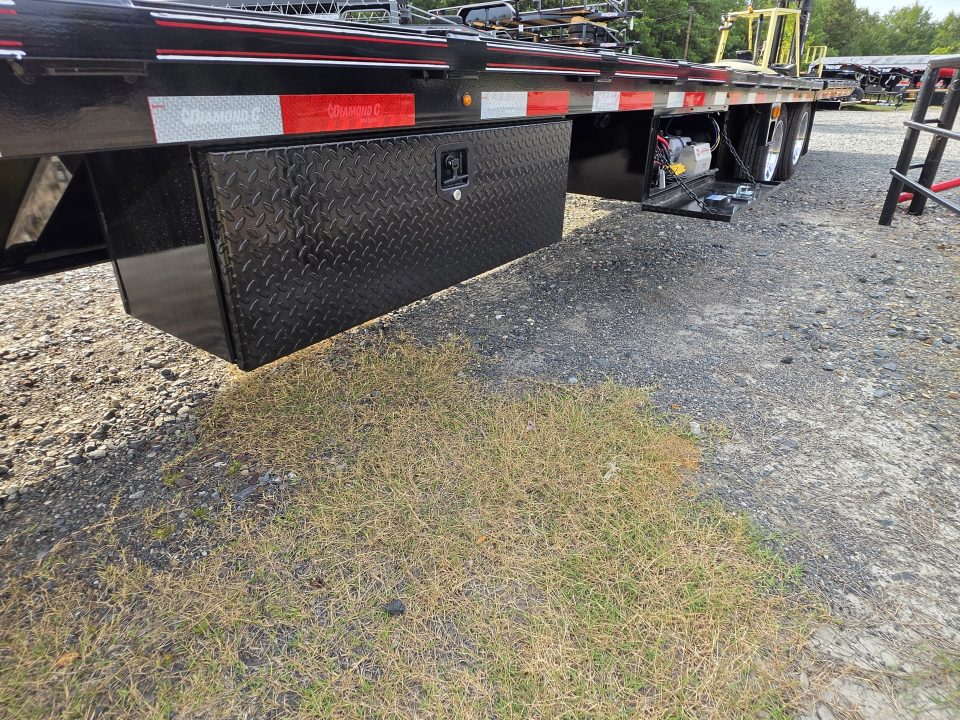 New 2026 Diamond C Trailers FMAX216 35' x 102" 40K Hydraulic Dovetail Pacesetter Edition