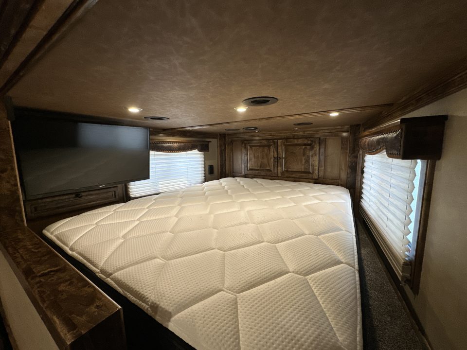 Used 2021 Cimarron 3 Horse with 14'3" Living Quarter