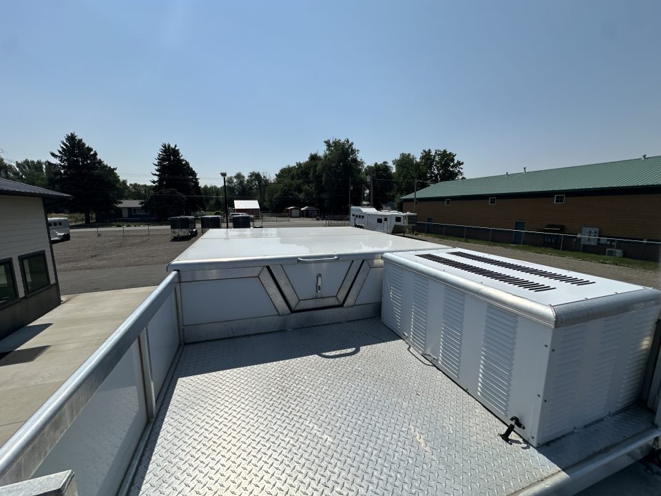 Used 2021 Cimarron 3 Horse with 14'3" Living Quarter