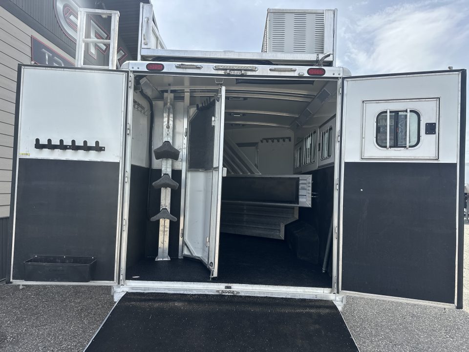 Used 2021 Cimarron 3 Horse with 14'3" Living Quarter