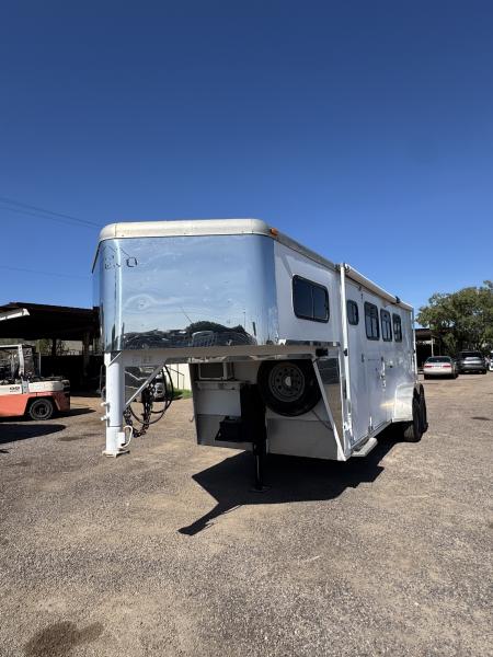 Used 2001 Legend Trailers 3H GN W/ WEEKENDER Horse Trailer