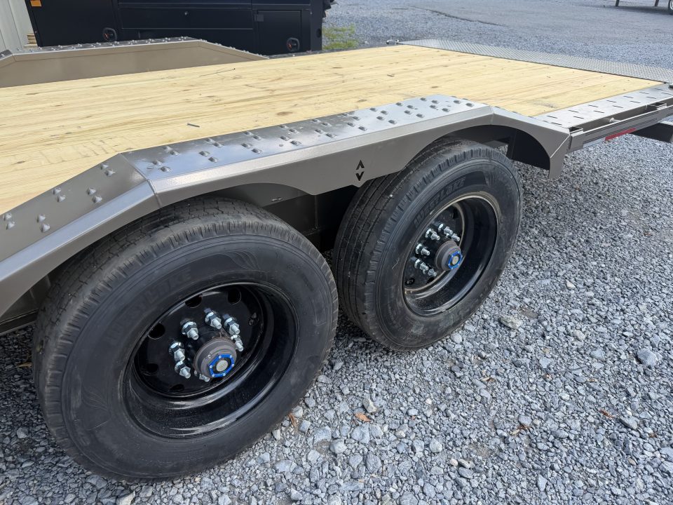 New 2026 Diamond C HXD210 DRIVE OVER FENDER TILT TRAILER ** ABS BRAKES**HYDRO JACK SOLAR CHARGER