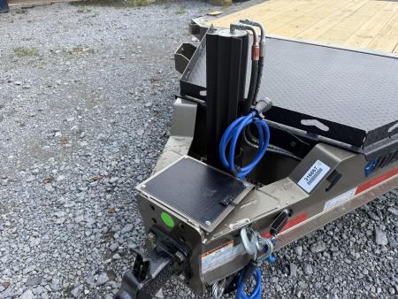 New 2026 Diamond C HXD210 DRIVE OVER FENDER TILT TRAILER ** ABS BRAKES**HYDRO JACK SOLAR CHARGER
