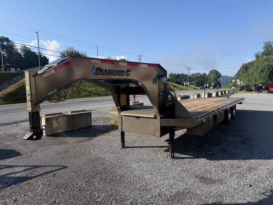 New 2026 Diamond C FMAX212 GOOSENECK FLATBED TRAILER PACESETTER EDITION WITH HYDRO JACK & DOVE , DISC BRAKES, 17.5 aluminum outer rims
