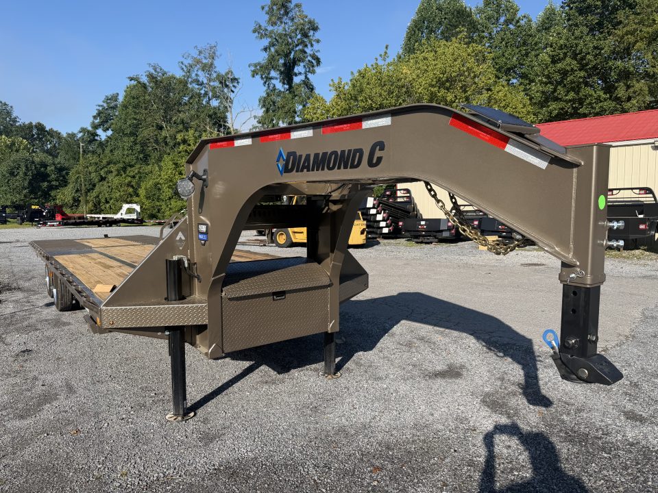 New 2026 Diamond C FMAX212 GOOSENECK FLATBED TRAILER PACESETTER EDITION WITH HYDRO JACK & DOVE , DISC BRAKES, 17.5 aluminum outer rims